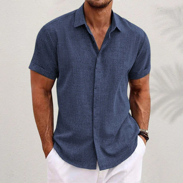 Casual heren button-down overhemd, zacht materiaal in marineblauw, ideaal voor vrije tijd en semi-formele gelegenheden.