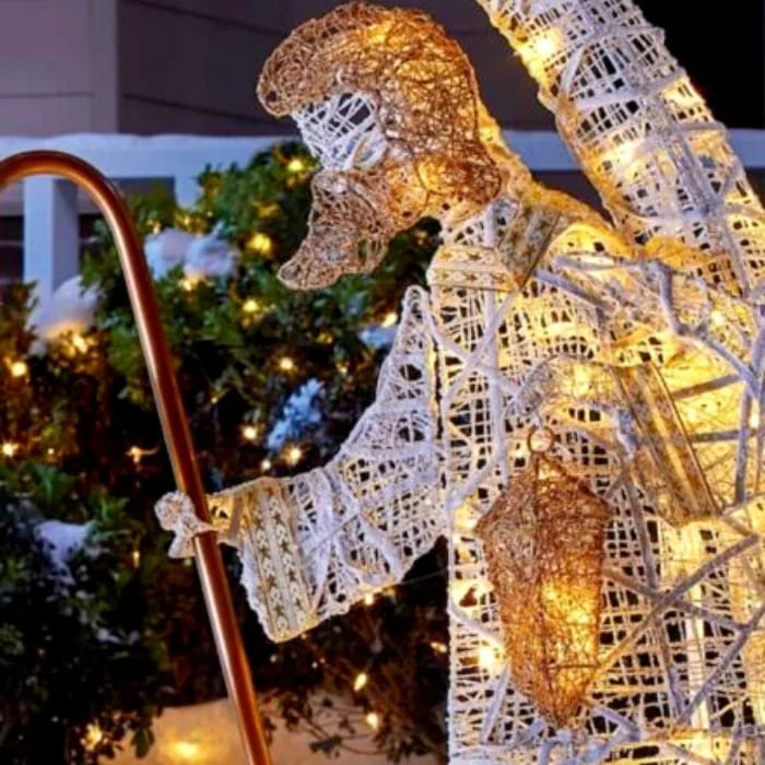 Sfeervol LED Heilige Familie buitenornament, warm wit licht voor kerst tuinverlichting.