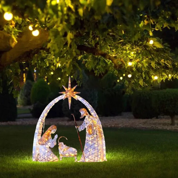 Verlicht LED Heilige Familie kerst tuinornament, sfeervolle buiten decoratie.