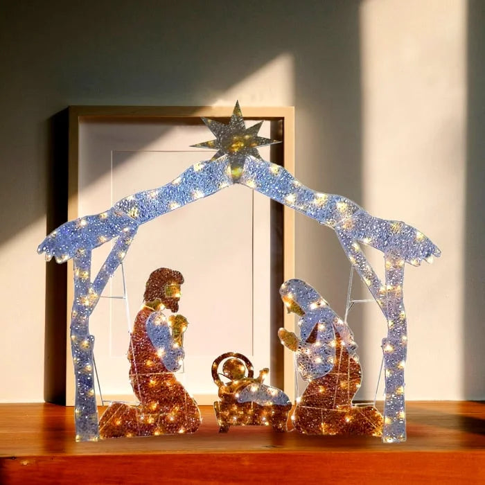 Prachtig verlicht LED Heilige Familie kerst decoratie, ideaal voor kerstsfeer in de tuin.