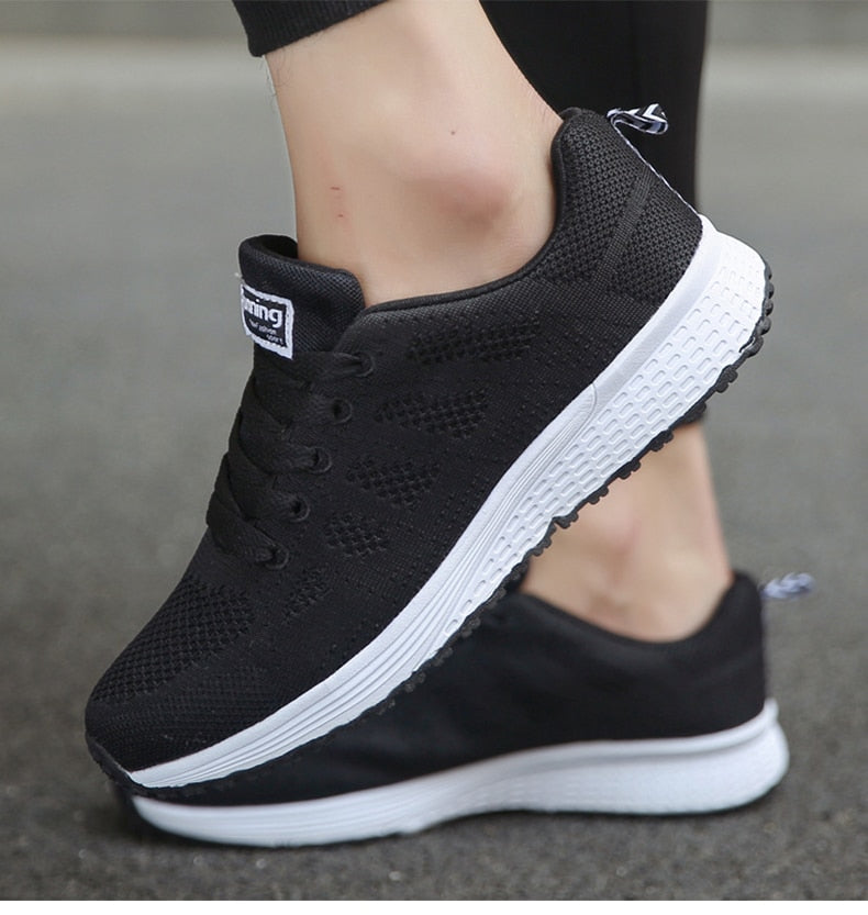Lichtgewicht, ademende dames sneakers met een modieus design en extra hoge zool, ideaal voor dagelijks gebruik en sport, voor een stijlvolle look.