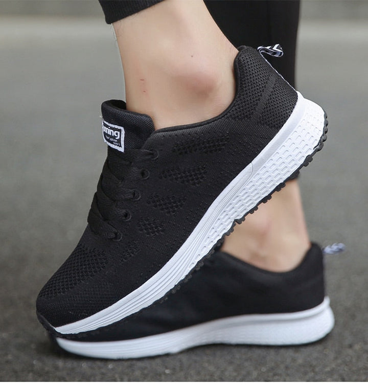 Lichtgewicht, ademende dames sneakers met een modieus design en extra hoge zool, ideaal voor dagelijks gebruik en sport, voor een stijlvolle look.