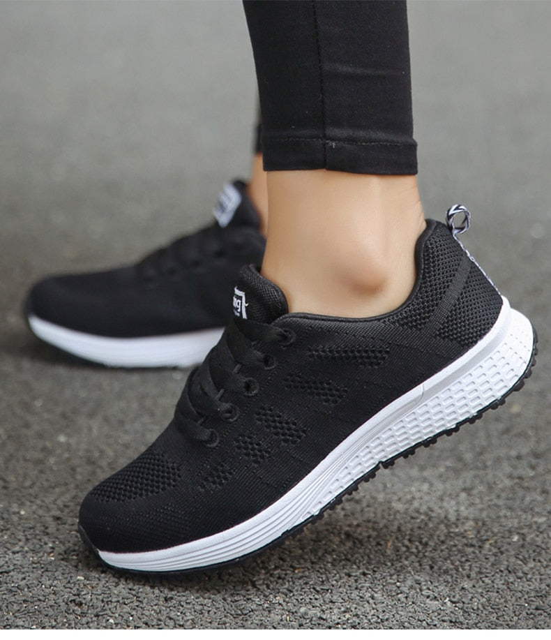 Lichtgewicht, ademende dames sneakers met een modieus design en extra hoge zool, ideaal voor dagelijks gebruik en sport, voor een stijlvolle look.