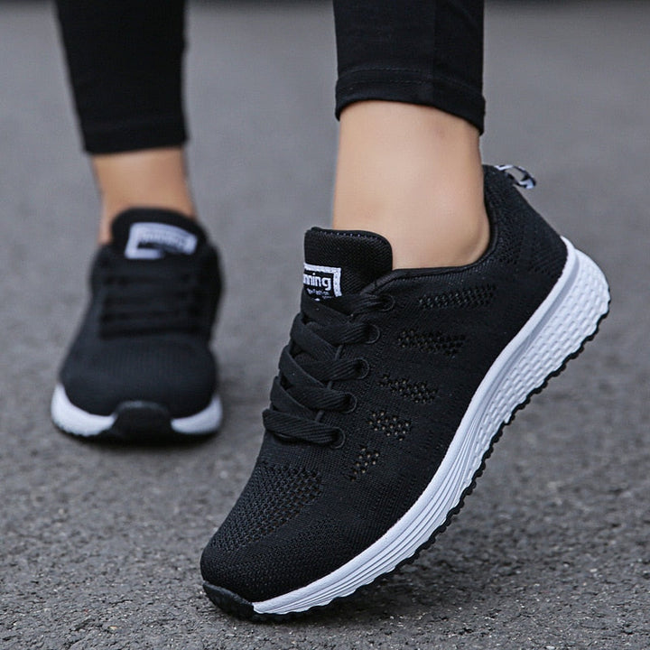 Lichtgewicht, ademende dames sneakers met een modieus design en extra hoge zool, ideaal voor dagelijks gebruik en sport, voor een stijlvolle look.