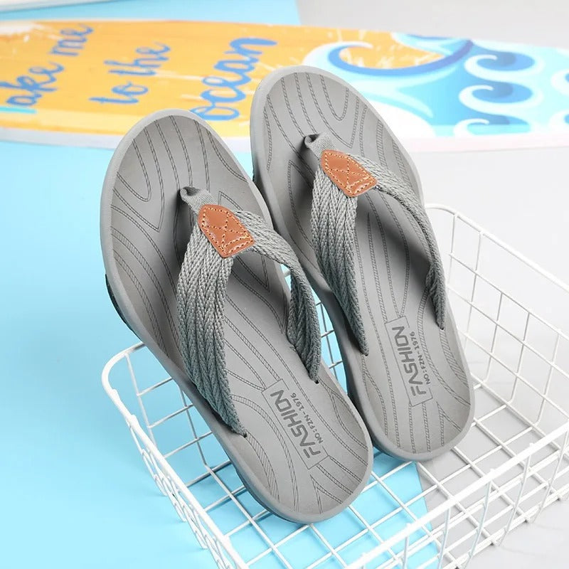 Zwarte herensandalen, veelzijdig en comfortabel, de perfecte keuze voor warme dagen