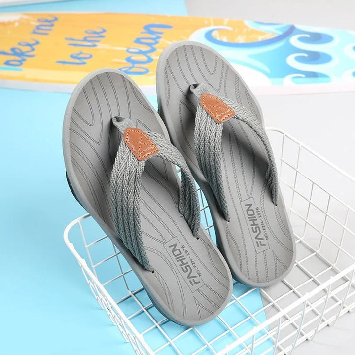 Zwarte herensandalen, veelzijdig en comfortabel, de perfecte keuze voor warme dagen