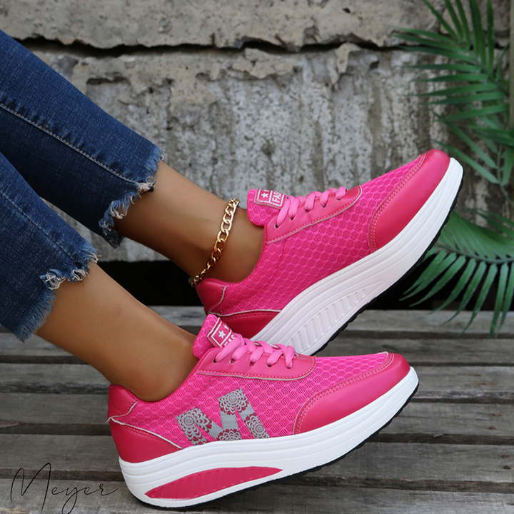 Lichte, ademende U-vormige orthopedische sportschoenen voor dames in modern design met anatomische ondersteuning.