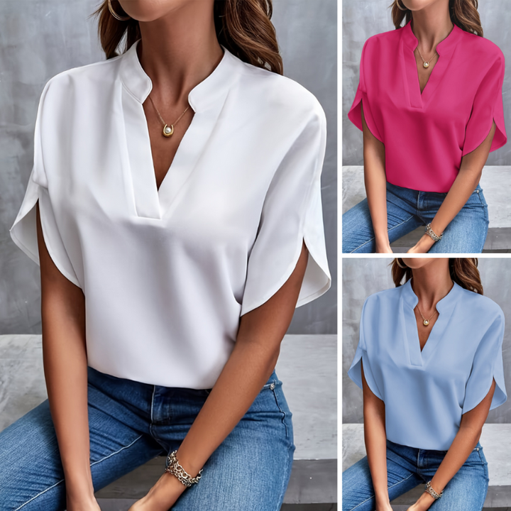 Lichte dames zomerblouse met elegant design, lichtblauw, licht en ademend, ideaal voor veelzijdige zomerlooks.