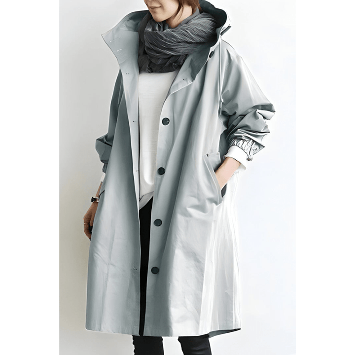 Sportieve damesjas met capuchon, perfect voor wandelingen, sport of gewoon dagelijks comfort.