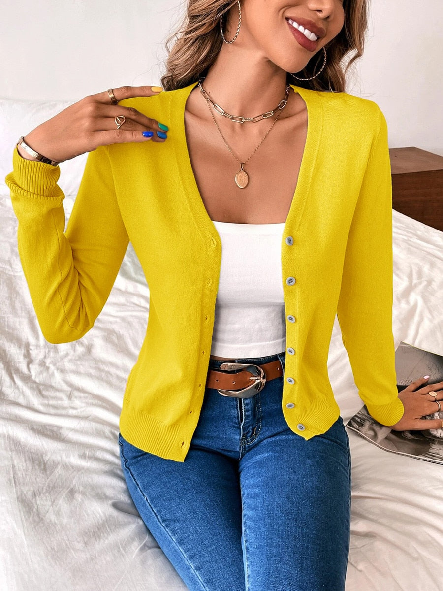 Lichte elegante dames cardigan met V-hals, ideaal voor de lente; in beige, blauw, erwtengroen en andere kleuren.