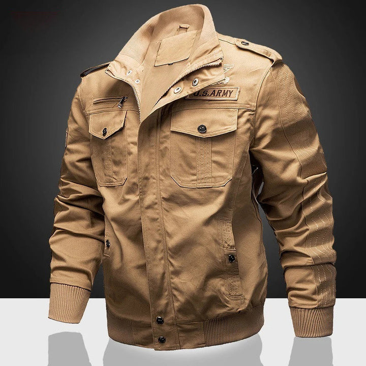 Lichtgewicht heren outdoorjas: ademend, weerbestendig, sportief, beige, met capuchon en ritszakken, ideaal voor buiten.