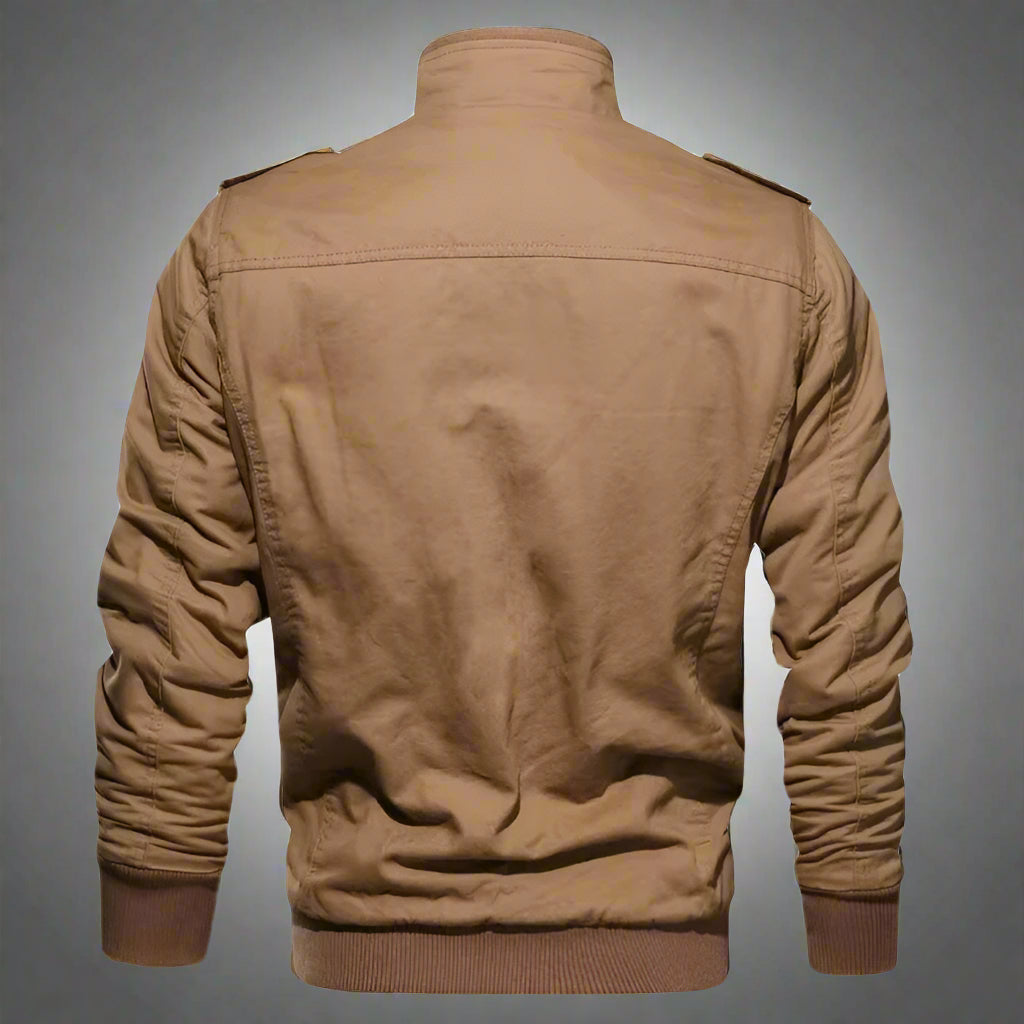 Lichtgewicht heren outdoorjas: ademend, weerbestendig, sportief, beige, met capuchon en ritszakken, ideaal voor buiten.