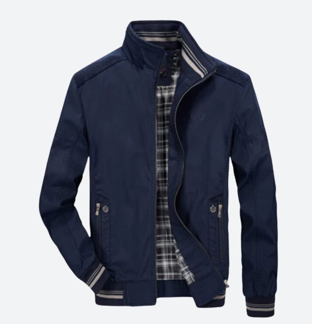 Lichtgewicht heren zomerjas, ademend, vooraanzicht, ideaal voor warme dagen, comfortabel en modieus, getailleerde pasvorm.