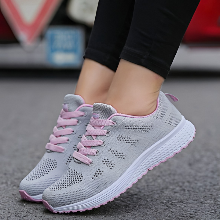 Lichte orthopedische sportschoenen voor dames, ideaal voor sport en vrije tijd, in wit met stijlvol design en optimaal comfort.