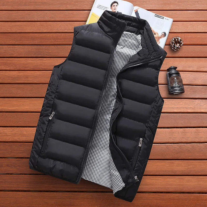 Lichte, warmte-isolerende gewatteerde heren bodywarmer, stijlvol design, donkerblauw, ideaal voor koude dagen, veelzijdig inzetbaar.