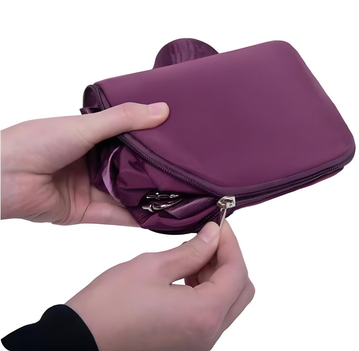 Lichtgewicht, opvouwbare damesrugzak in levendige kleuren, met verstelbare banden en trekkoord voor een elegant design.