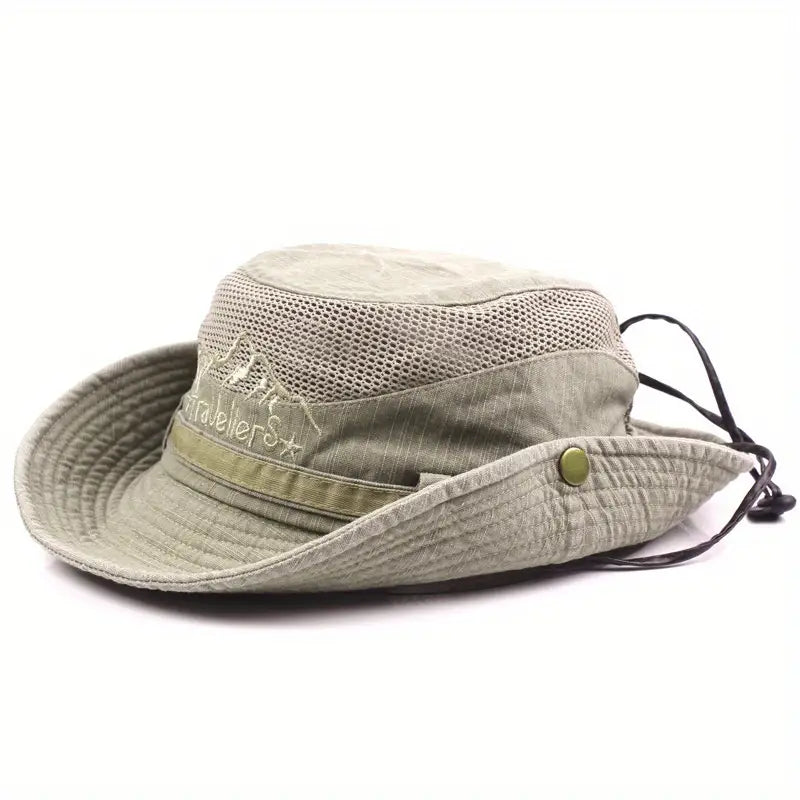 Lichte outdoor zonnehoed met brede rand, verstelbare riem, in kaki, beschermt stijlvol tegen zon en UV-stralen.