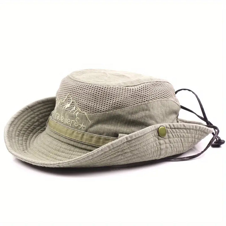 Lichte outdoor zonnehoed met brede rand, verstelbare riem, in kaki, beschermt stijlvol tegen zon en UV-stralen.