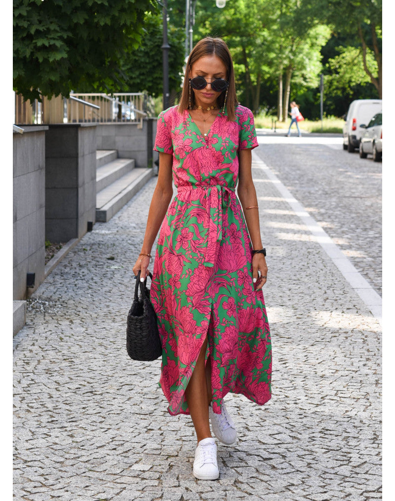 Elegante en comfortabele zomerjurk voor dames met levendige kleuren en veelzijdig ontwerp; ideaal voor warme dagen.