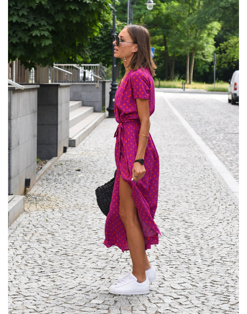 Elegante en comfortabele zomerjurk voor dames met levendige kleuren en veelzijdig ontwerp; ideaal voor warme dagen.