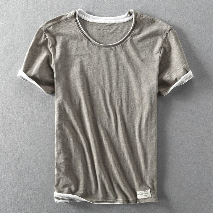Lichtgewicht heren T-shirt in wit, zacht materiaal, korte mouwen, perfect voor zomermode en veelzijdige gelegenheden.