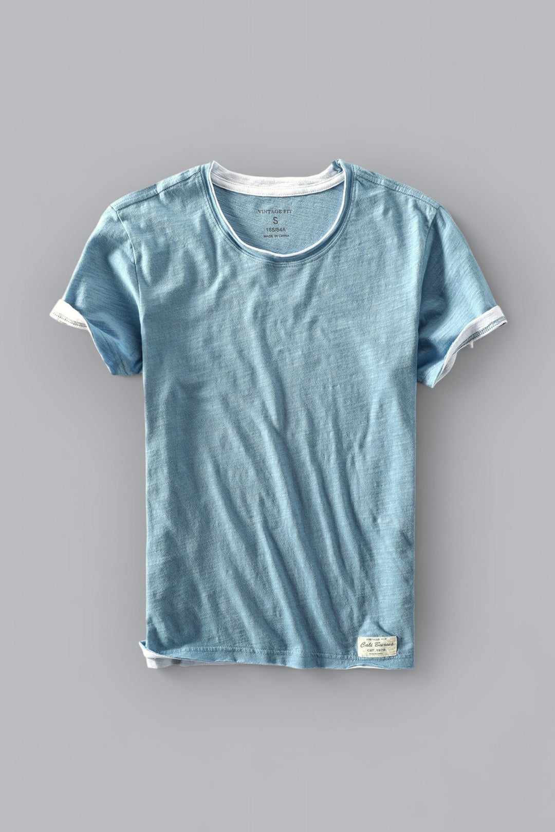 Lichtgewicht heren T-shirt in wit, zacht materiaal, korte mouwen, perfect voor zomermode en veelzijdige gelegenheden.