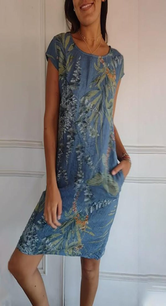 Lichte dames zomerjurk in wit en blauw, comfortabel en stijlvol van ademend katoen