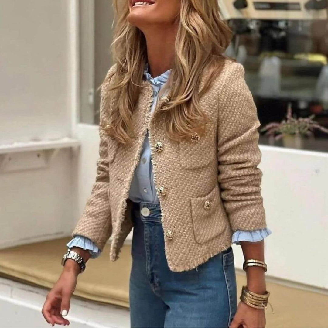 Dames Lena Tweedjas, gestructureerd met gouden details, ideaal voor een elegante, comfortabele en veelzijdige uitstraling.