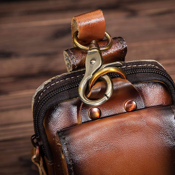 Authentieke leren heuptas LeatherGuard Pro, een must-have accessoire voor de moderne man.