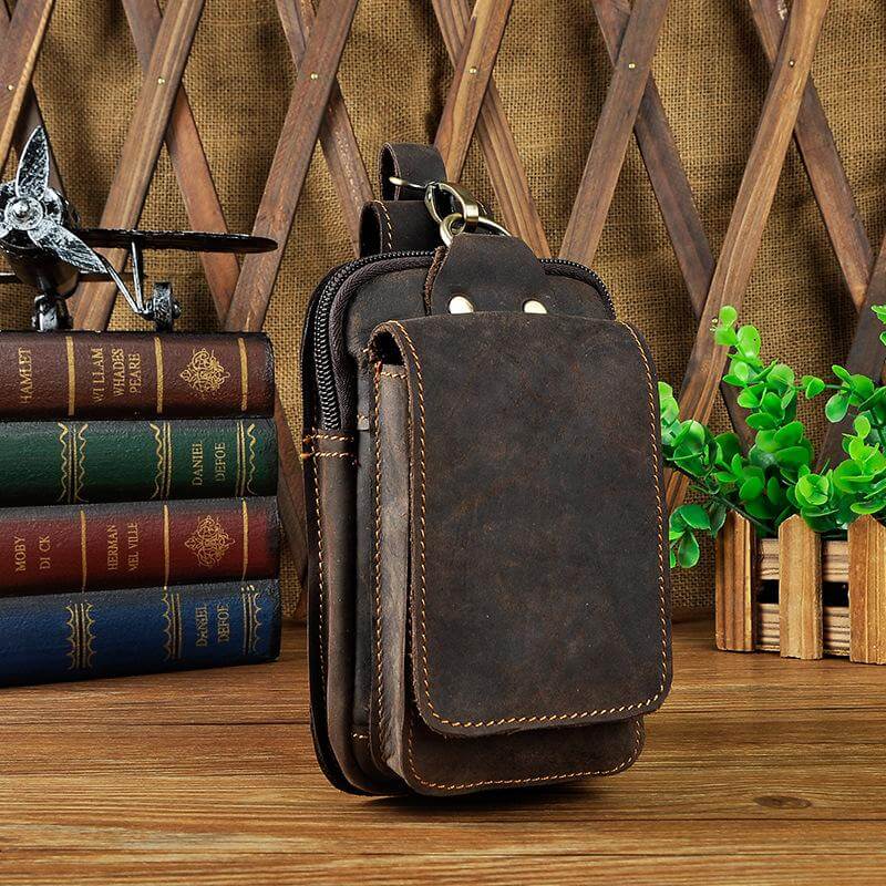Veelzijdige leren heren heuptas LeatherGuard Pro, ideaal voor reizen en dagelijks gebruik.
