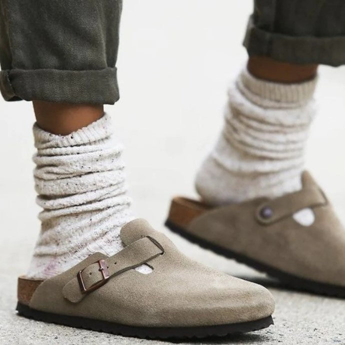 Zomerse sandalen voor dames en heren, ideaal voor ontspanning thuis of een casual uitje.