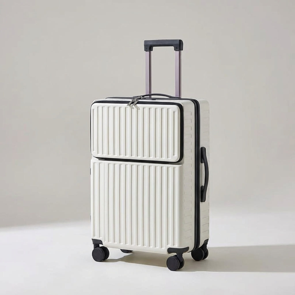 Ruime Travelift spinner koffer met gemakkelijk toegankelijk voorvak voor laptop en reisdocumenten.