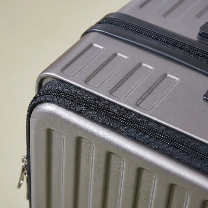 Wendbare Travelift spinner koffer met 360 graden draaiende wielen voor moeiteloos reizen.
