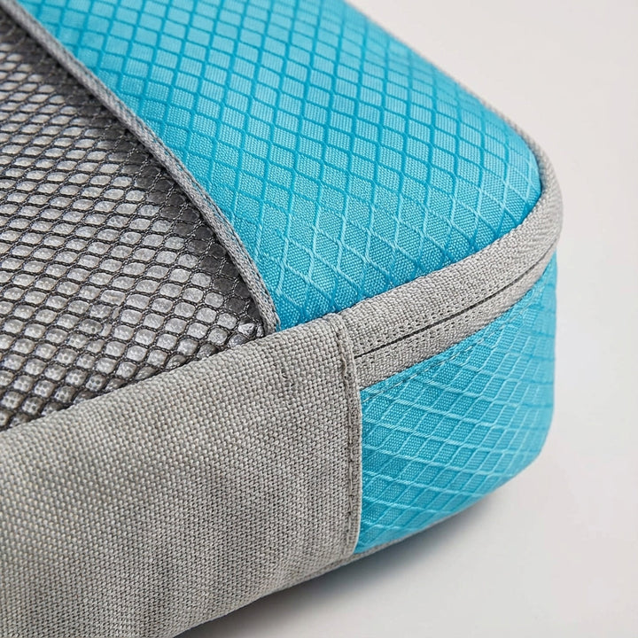 Compacte LiteCube reisorganizer set van lichtgewicht materiaal, perfect voor optimale ruimtebesparing in elke koffer.
