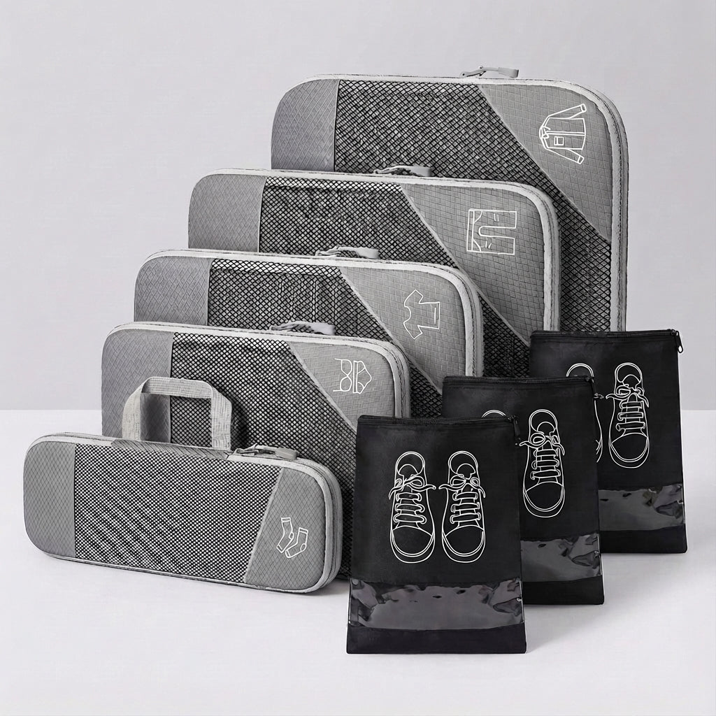 De LiteCube reis organizer set toont verschillende maten, ideaal om kleding en accessoires gescheiden te houden.