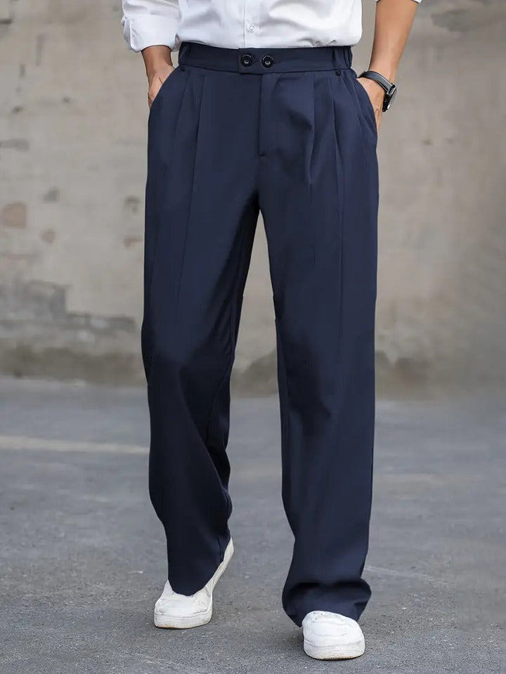 Comfortabele, ademende herenbroek in verschillende kleuren. Zachte stof, ideaal voor een stijlvolle outfit in de frisse seizoenen.