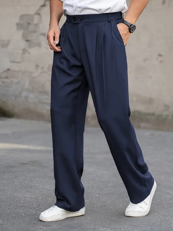 Comfortabele, ademende herenbroek in verschillende kleuren. Zachte stof, ideaal voor een stijlvolle outfit in de frisse seizoenen.