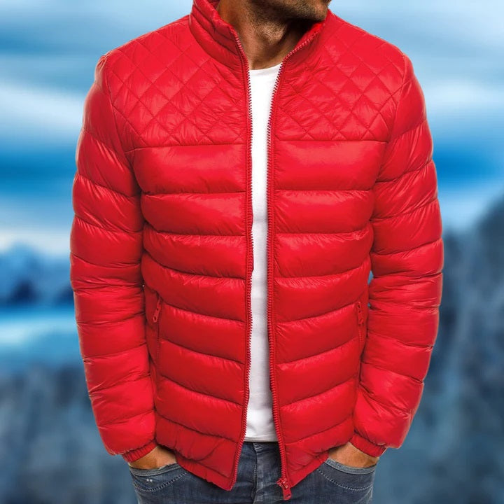 Stijlvolle Logan heren winterjas, gewatteerd en waterdicht, biedt optimale winddichte bescherming voor outdoor avonturen.
