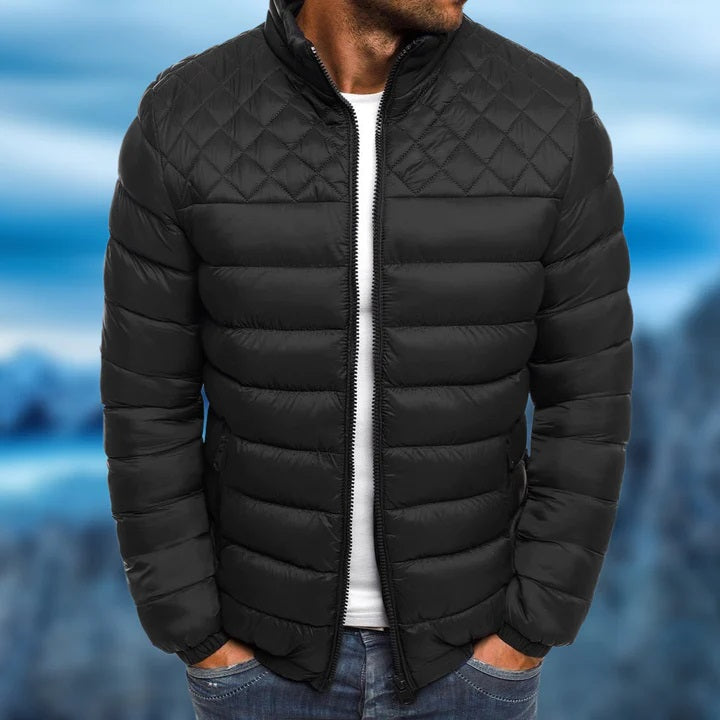Comfortabele gewatteerde herenjas Logan, waterafstotend en winddicht, voor een warme en stijlvolle look in de mode.
