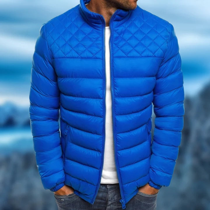 Logan gewatteerde herenjas, perfecte bovenkleding voor buitenactiviteiten, waterafstotend en winddicht, voor comfort en bescherming.