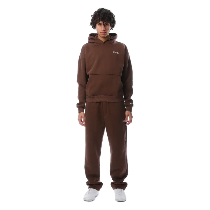 Zwarte lounge set, klassiek en elegant, perfect voor vrouwen die comfort en stijl waarderen.