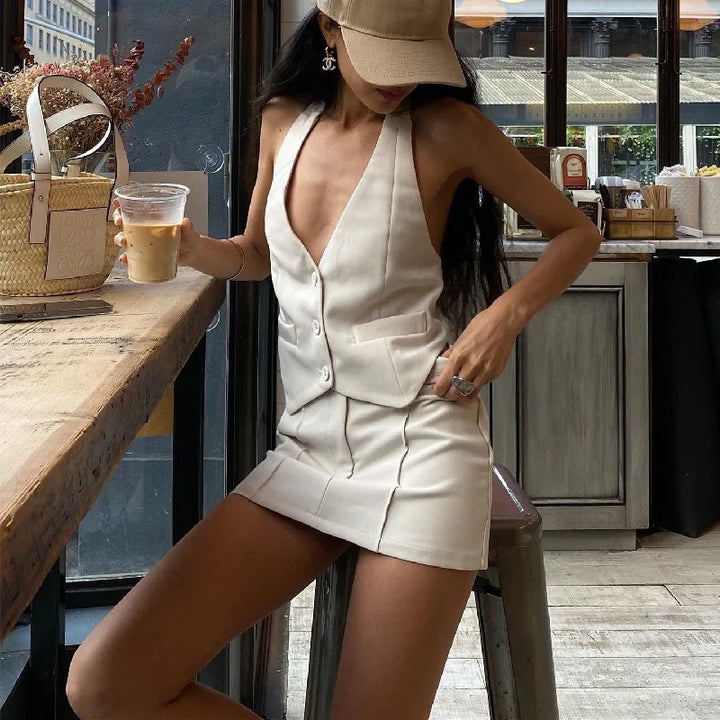 Dames luchtige zomer kantooroutfit in abrikoos. Tweedelig setje Nayeli, perfect voor comfort en stijl op warme dagen.