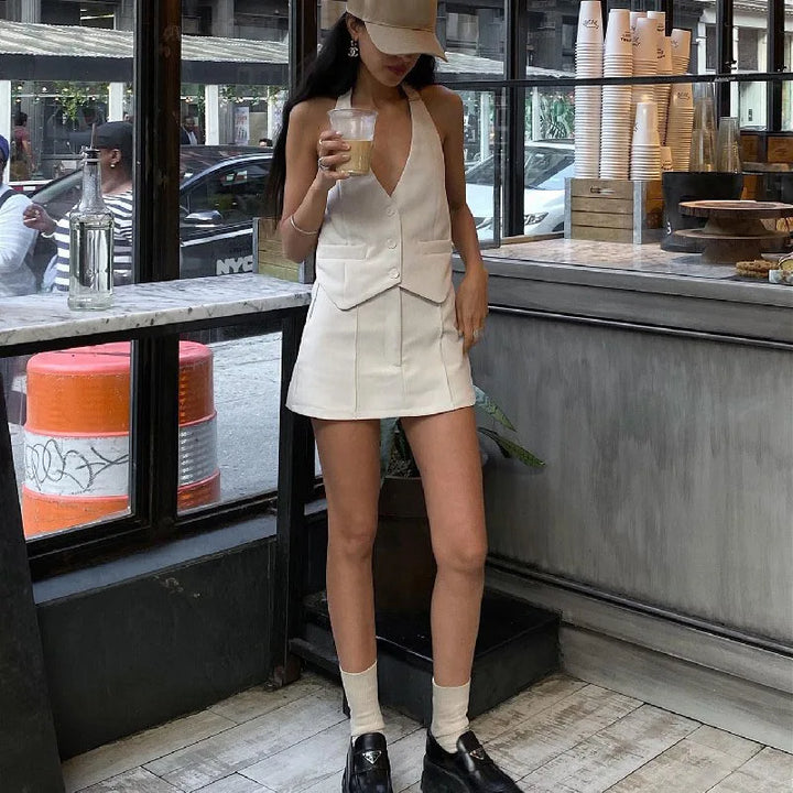 Elegante abrikooskleurige dames kantooroutfit Nayeli. Stijlvol tweedelig setje voor een professionele en comfortabele zakelijke look.