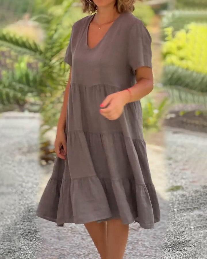 Lucy Zomerjurk, Boho-Chic, V-hals, korte mouw, A-lijn, lichte stof, ideaal voor zomerfeestjes en strandbezoeken. Elegante damesjurk.