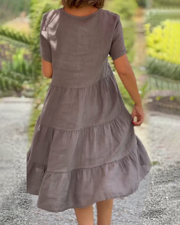 Lucy Zomerjurk, Boho-Chic, V-hals, korte mouw, A-lijn, lichte stof, ideaal voor zomerfeestjes en strandbezoeken. Elegante damesjurk.