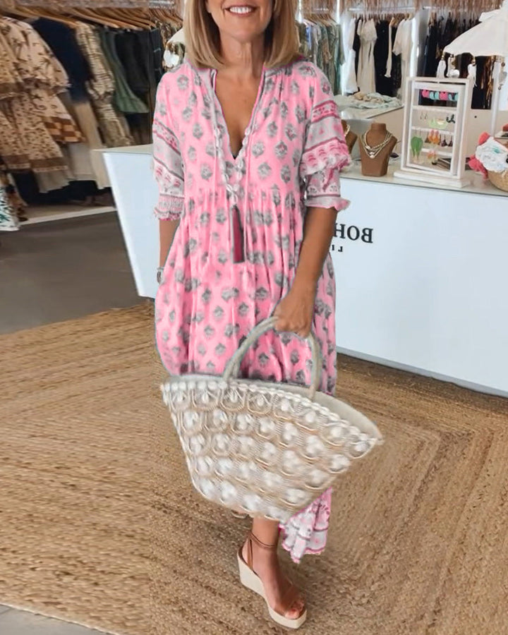 Luchtige dames zomerjurk in een zachte tint, elegante snit, ideaal voor warme dagen, veelzijdig te combineren.