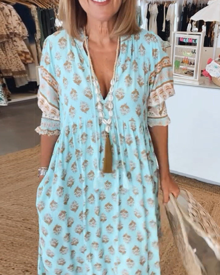Luchtige dames zomerjurk in een zachte tint, elegante snit, ideaal voor warme dagen, veelzijdig te combineren.