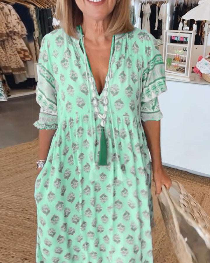 Luchtige dames zomerjurk in een zachte tint, elegante snit, ideaal voor warme dagen, veelzijdig te combineren.