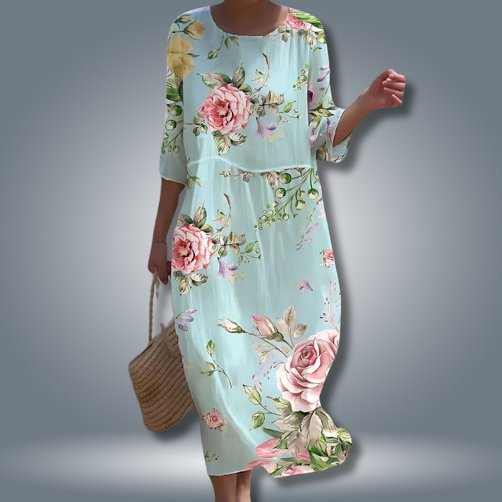 Luchtige dames zomerjurk met delicaat bloemenpatroon in A-lijn, ideaal voor warme dagen, benadrukt vrouwelijke elegantie.