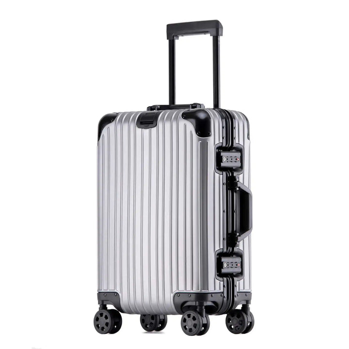 Gedetailleerde foto van een luxe aluminium reiskoffer met geïntegreerd TSA-combinatieslot.